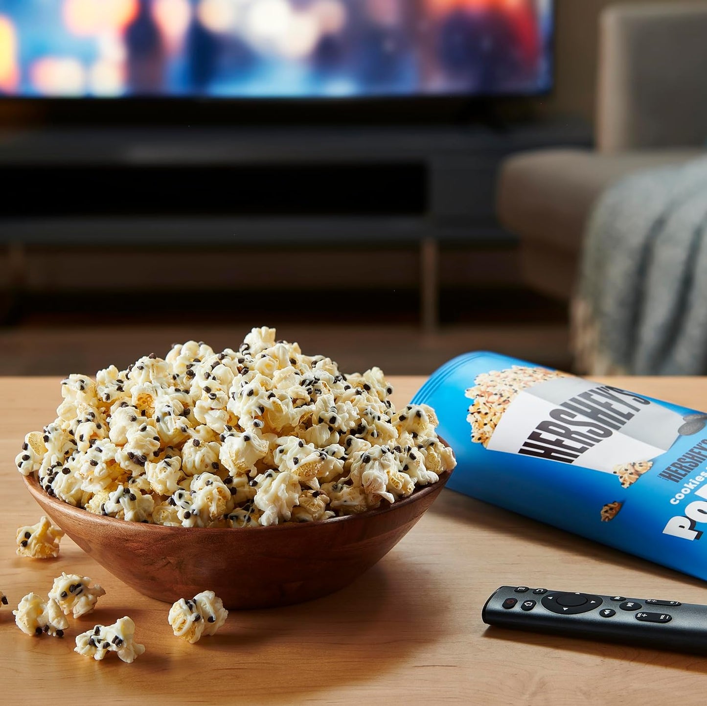 Hershey's Cookies N Crème, 5.25oz Grocery Sized Bag, Popcorn drizzled in white creme and cookie bits, Ready to Eat, Savory Snack, Sweet and Salty Snacks